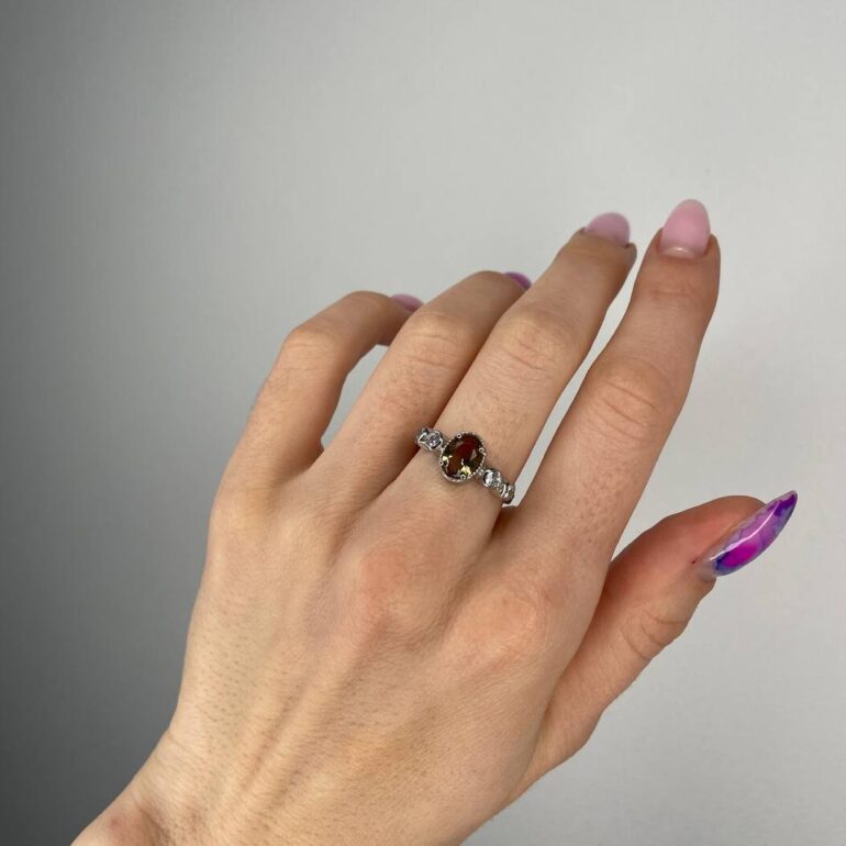 Sterling Silver Ring With Zultanite And Fianits