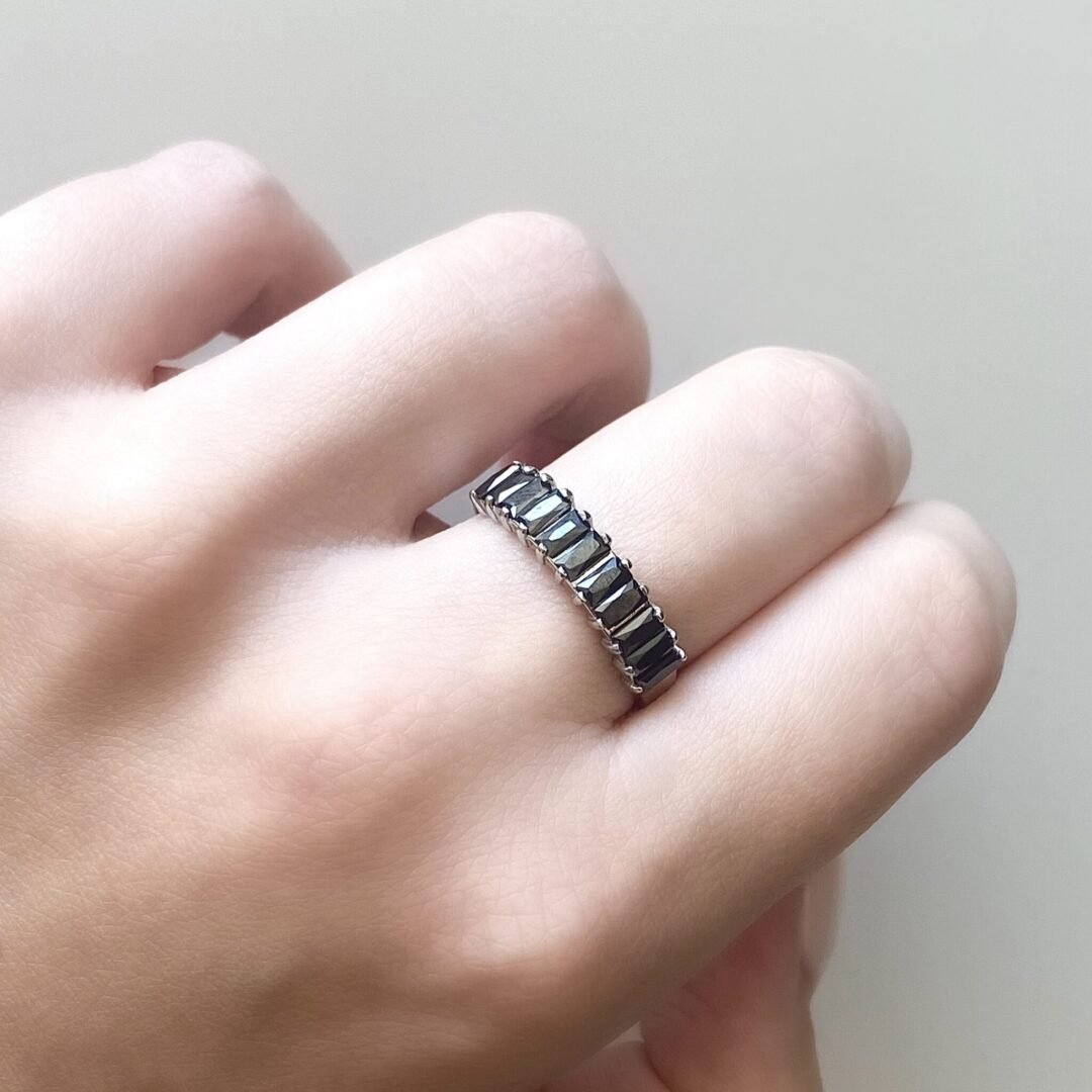 sterling silver ring with black fianits