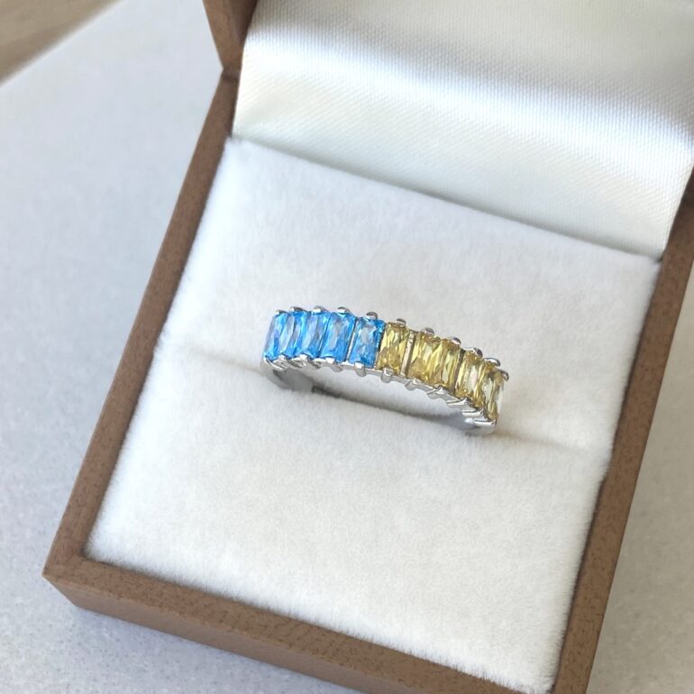 Sterling Silver Ring With Fianits