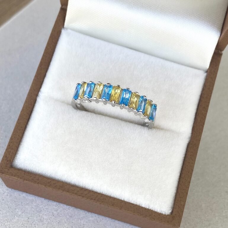 Sterling silver ring with blue and yellow fianits