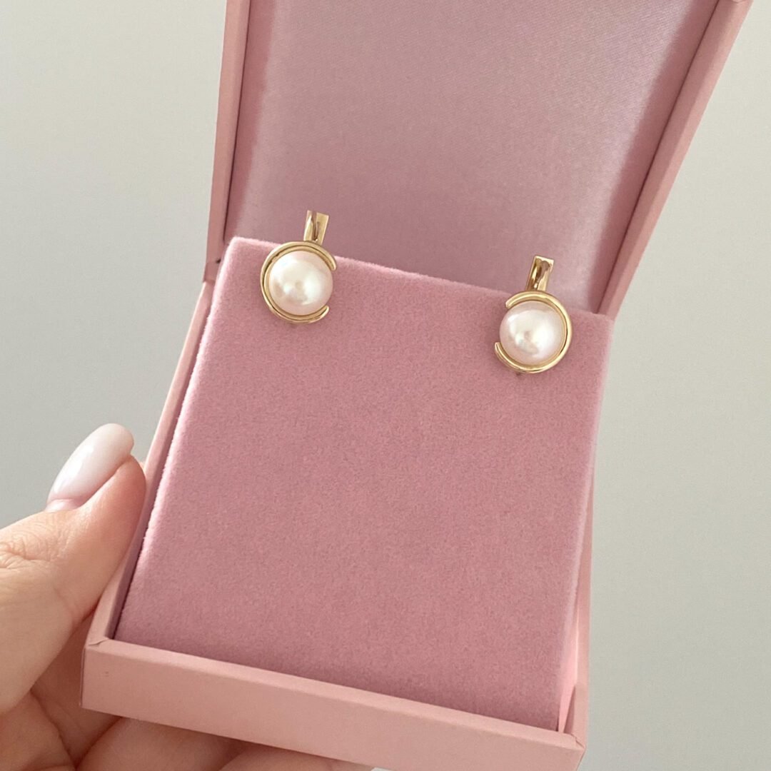 14ct yellow gold earrings with white pearls