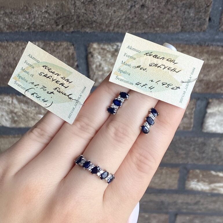 Sterling Silver Ring With Sapphires And Fianits