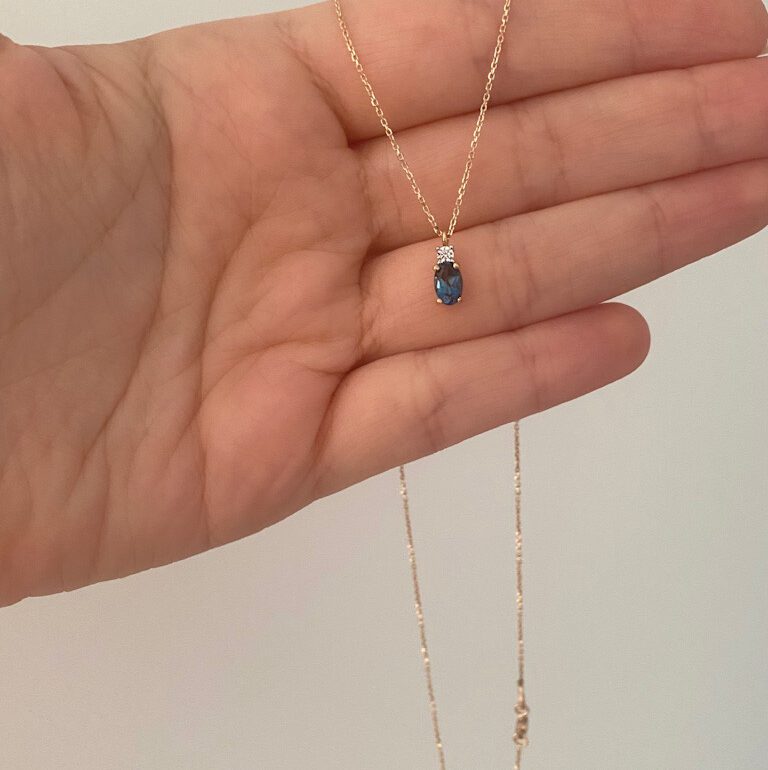 Elegantiškas auksinis vėrinys su London blue topazu ir cirkoniu