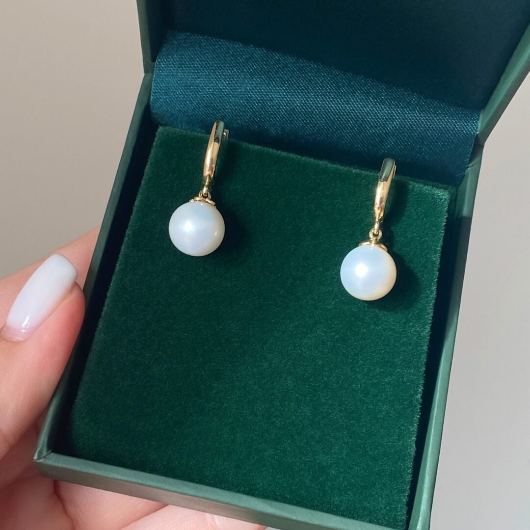 14ct yellow gold earrings with white pearls