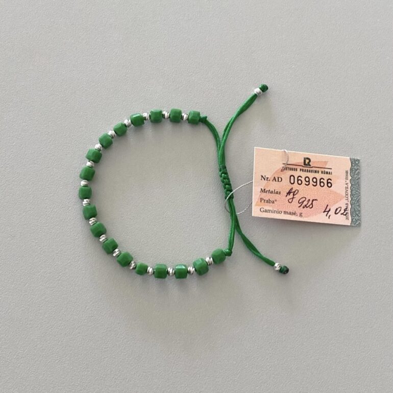 Žalio siūlo apyrankė su karoliukais