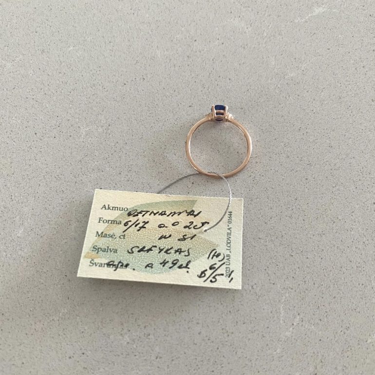 Rose gold ring with sapphire and diamonds