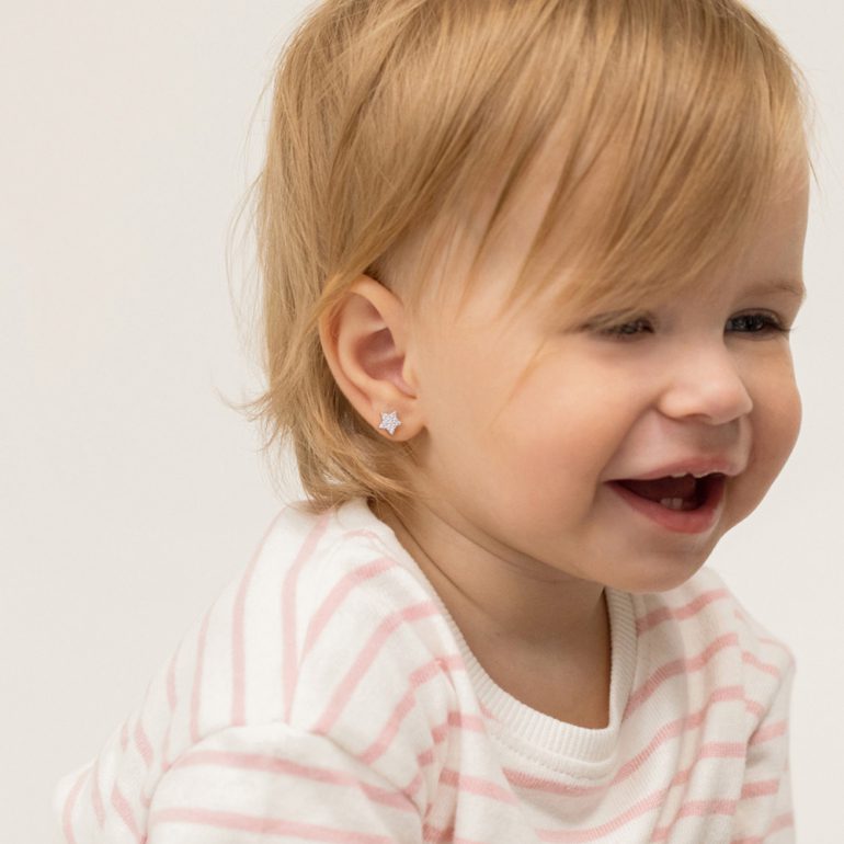 Sidabriniai vaikiški auskarai žvaigždutės su skaidriais cirkoniais