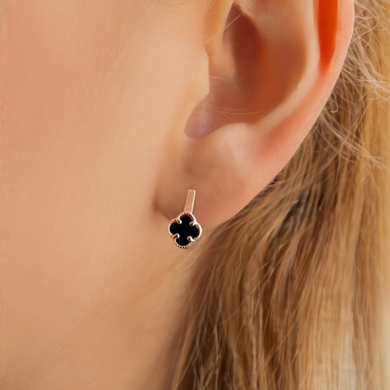 Rose gold earrings with onyx - four-leaf clover