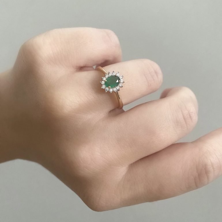 Rose gold ring with green agate and cubic zirconia