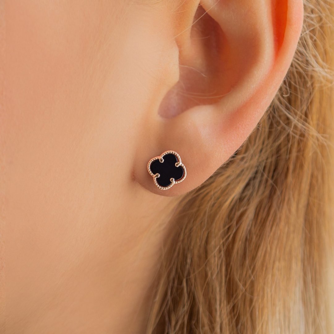 Rose gold stud earrings with onyx - four-leaf clover