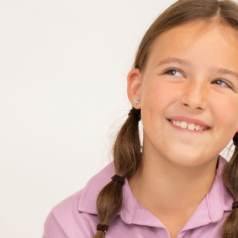 Vaikiški sidabriniai adatiniai auskarai - spalvotos gėlytės