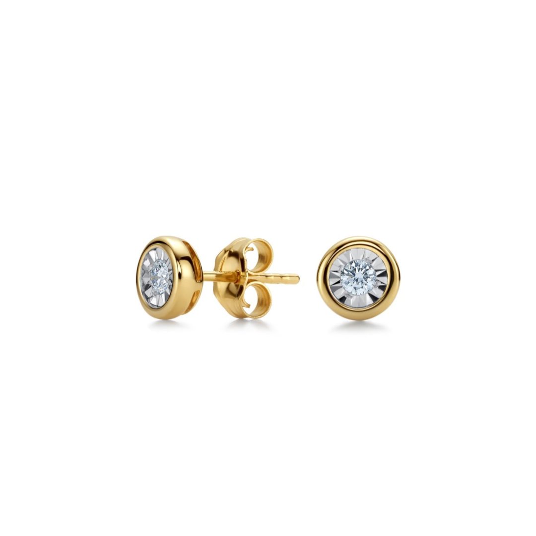 Yellow gold stud earrings with diamonds