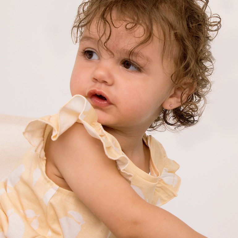 Smulkūs vaikiški sidabriniai auskarai su cirkoniais