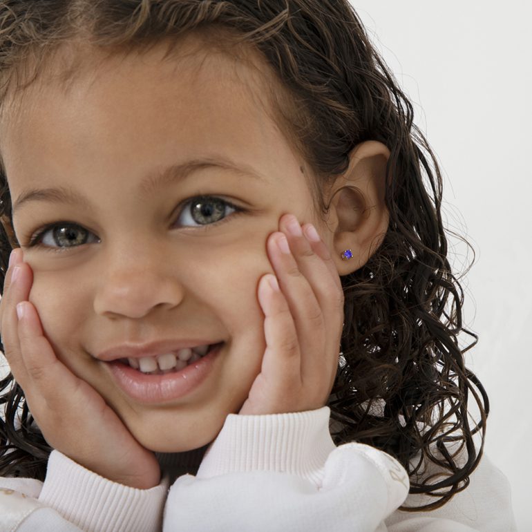 Smulkūs vaikiški sidabriniai auskarai su cirkoniais