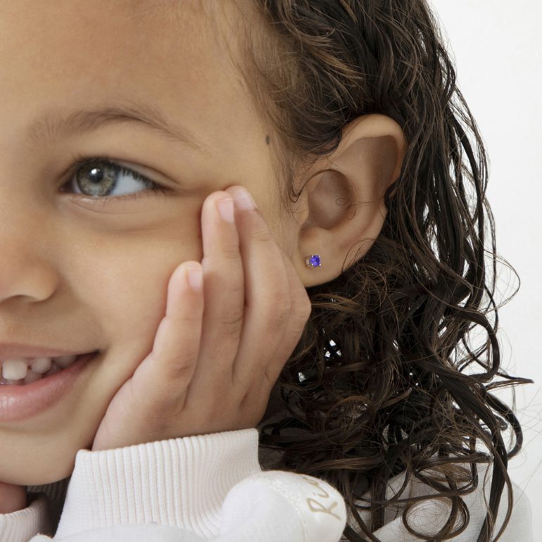 Smulkūs vaikiški sidabriniai auskarai su cirkoniais