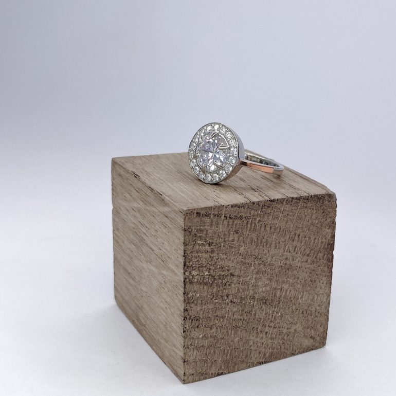 Gold plated sterling silver ring with fianits