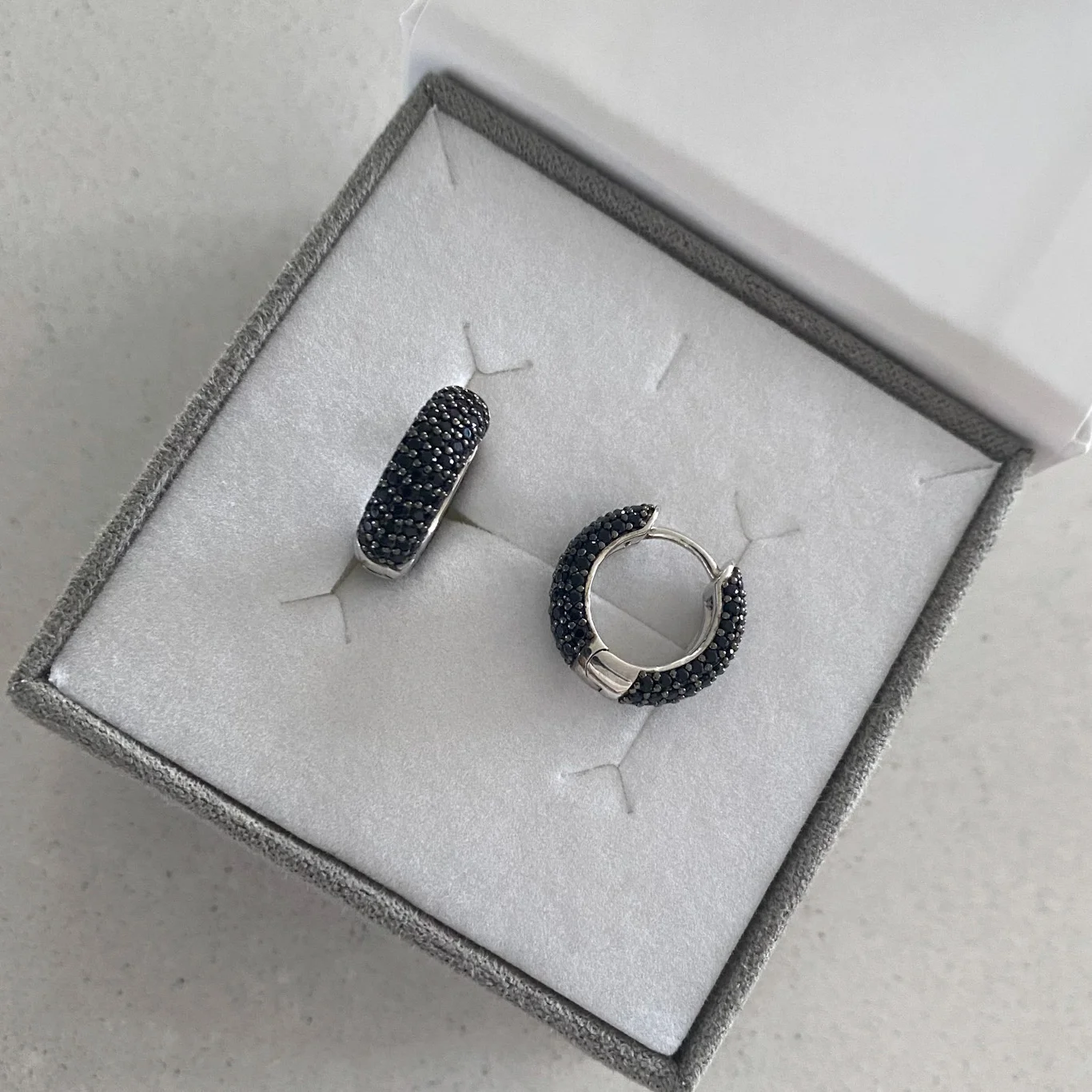 Sidabriniai Auskarai Rinkutės Su Juodais Cirkoniais