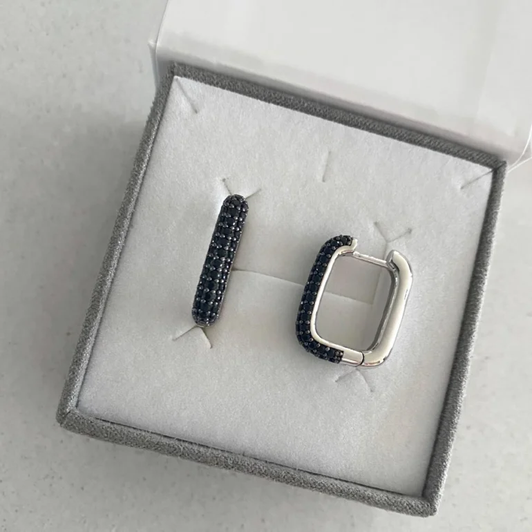 Sidabriniai Auskarai Su Juodais Cirkoniais