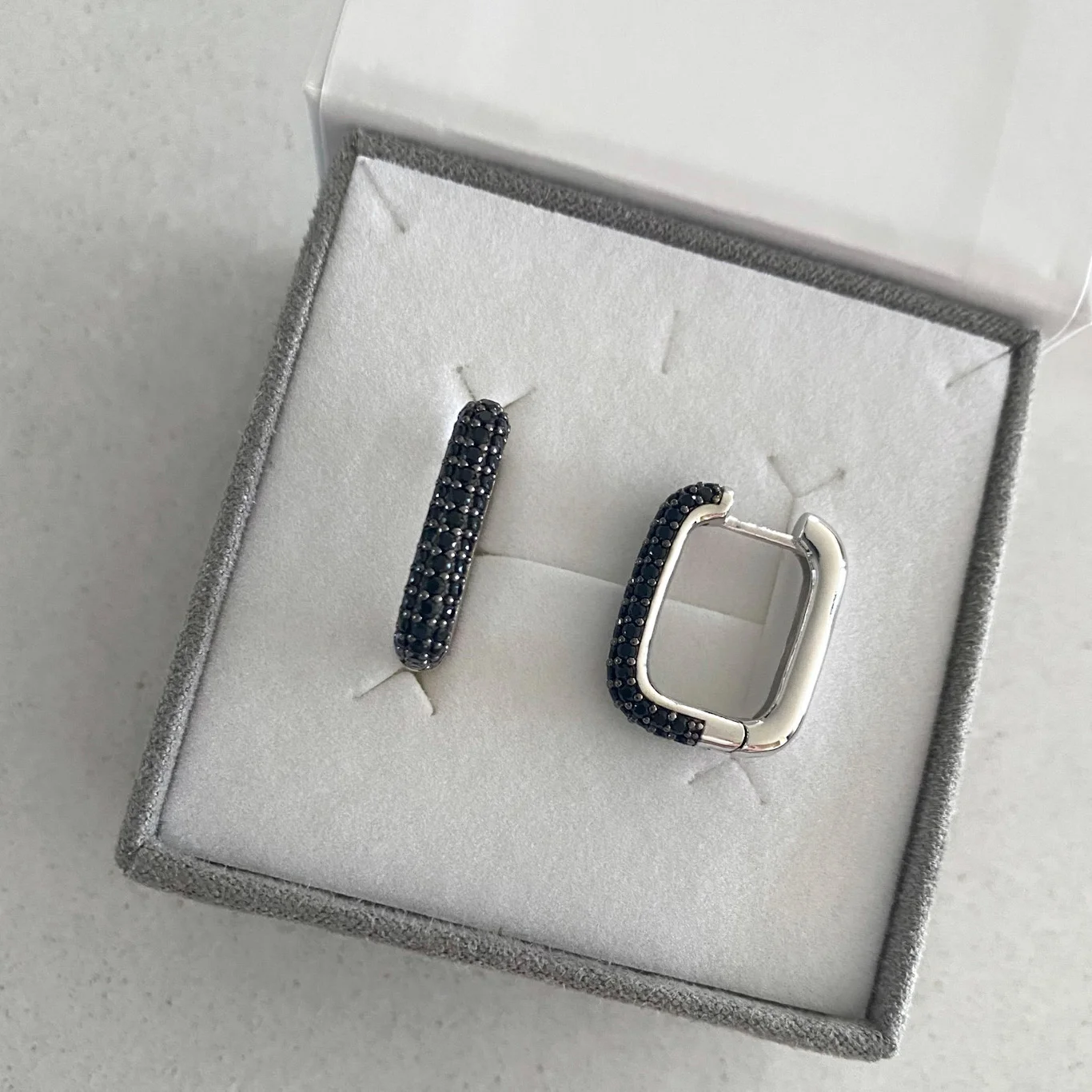 Sidabriniai Auskarai Su Juodais Cirkoniais