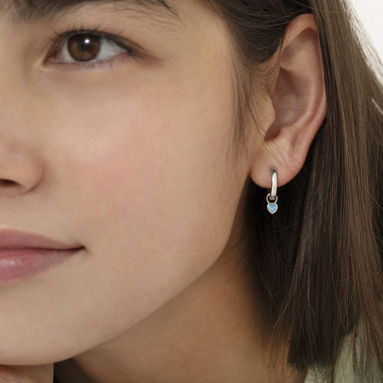 Vaikiškos sidabrinės rinkutės su kabančia cirkonio širdute