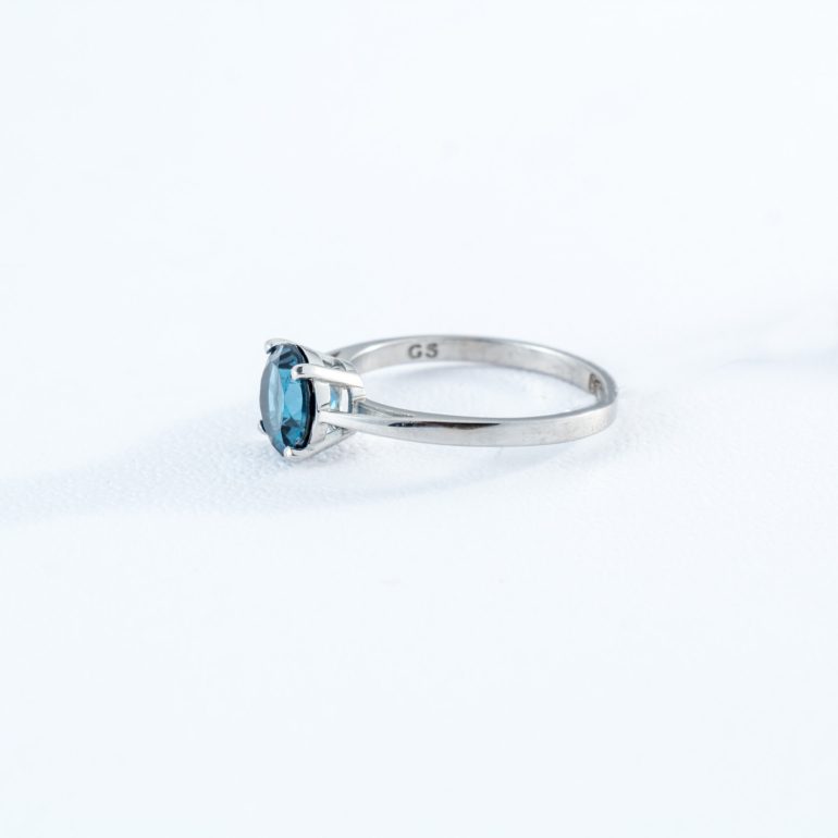 Sidabrinis žiedas su London blue topazu