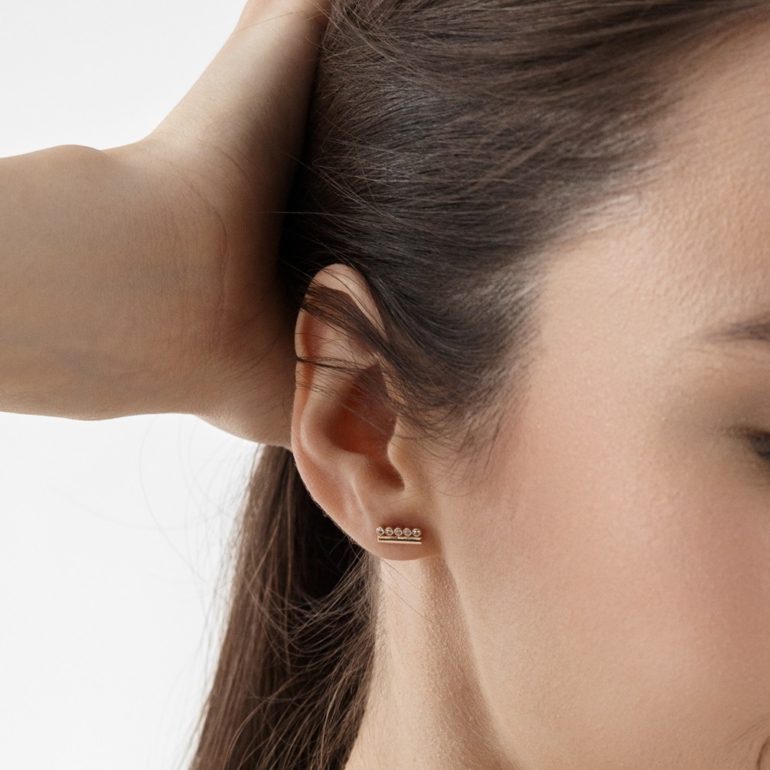 Auksiniai minimalistiniai adatiniai auskarai su cirkoniais