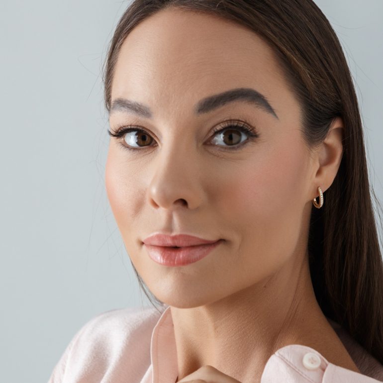 Auksinės ovalo formos rinkutės su cirkoniais