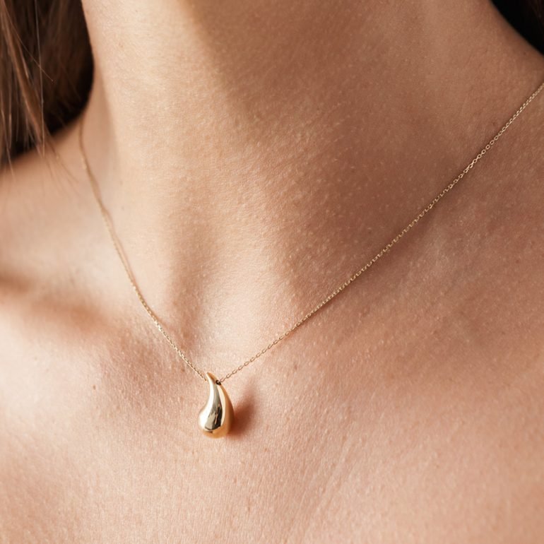 Yellow gold necklace - A Drop