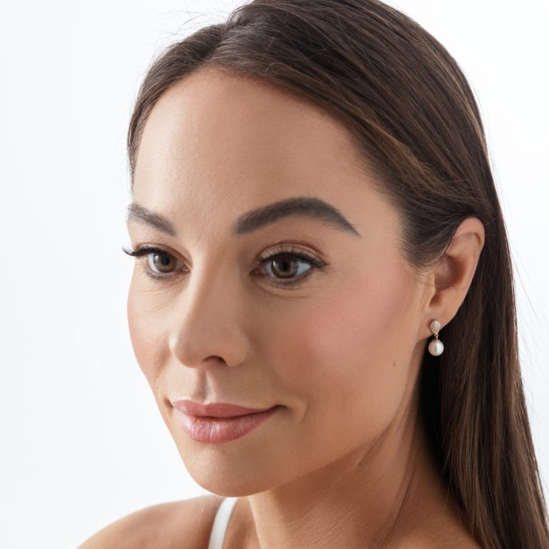 Auksiniai adatiniai auskarai su perlais ir cirkoniais