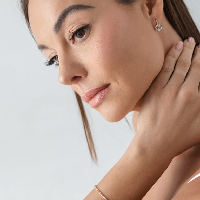 auksiniai auskarai su cirkoniais