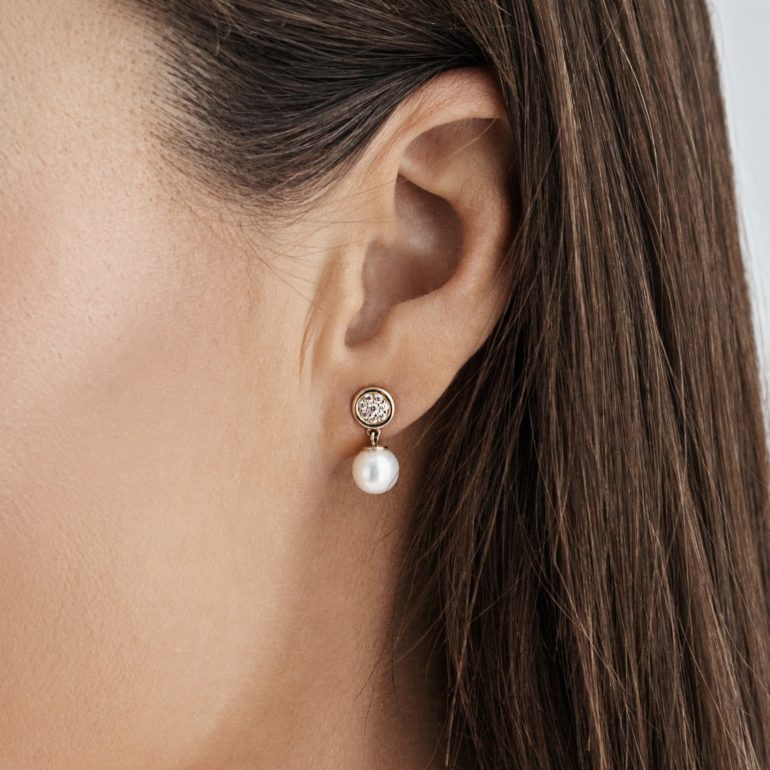 Auksiniai adatiniai auskarai su perlais ir cirkoniais