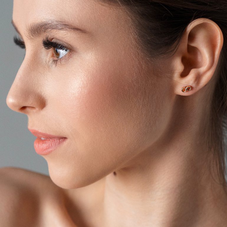 auksiniai auskarai begalybė