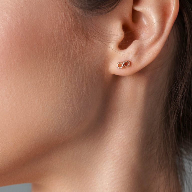 auksiniai auskarai begalybė