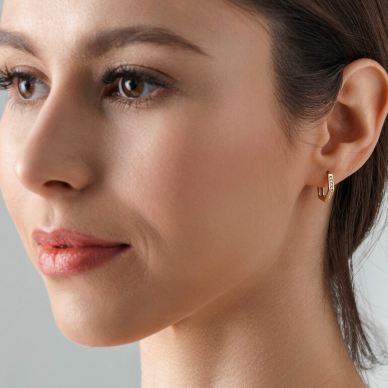 Auksiniai auskarai su cirkoniais