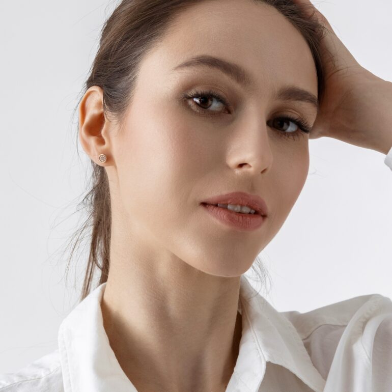 auksiniai auskarai su cirkoniais