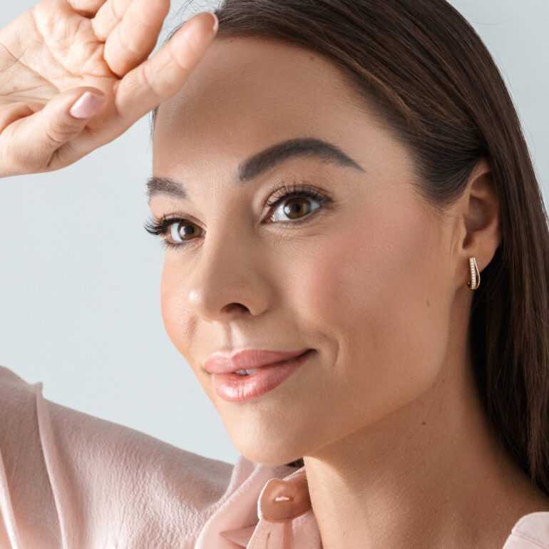 auksiniai auskarai su cirkoniais