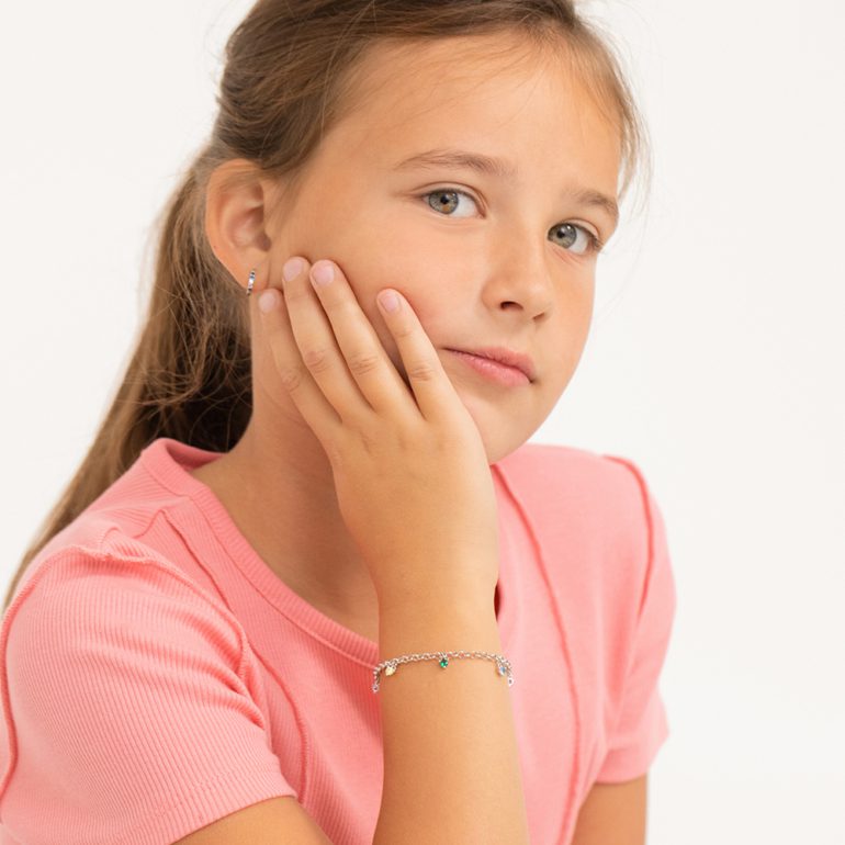 Vaikiška sidabrinė apyrankė su spalvotais cirkoniais