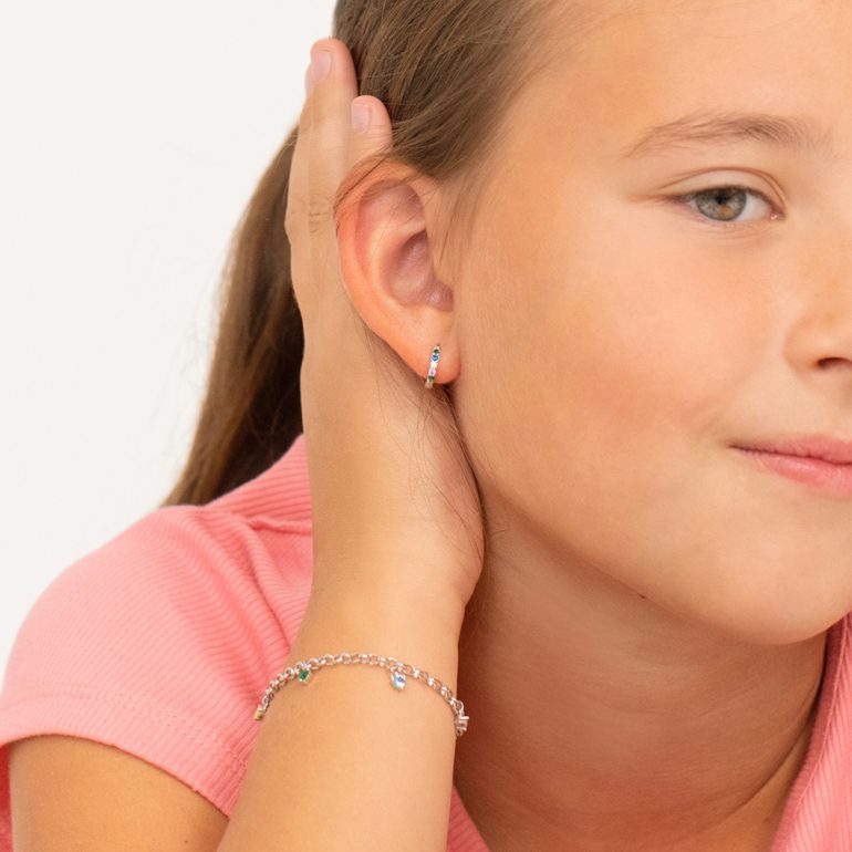 Vaikiška sidabrinė apyrankė su spalvotais cirkoniais