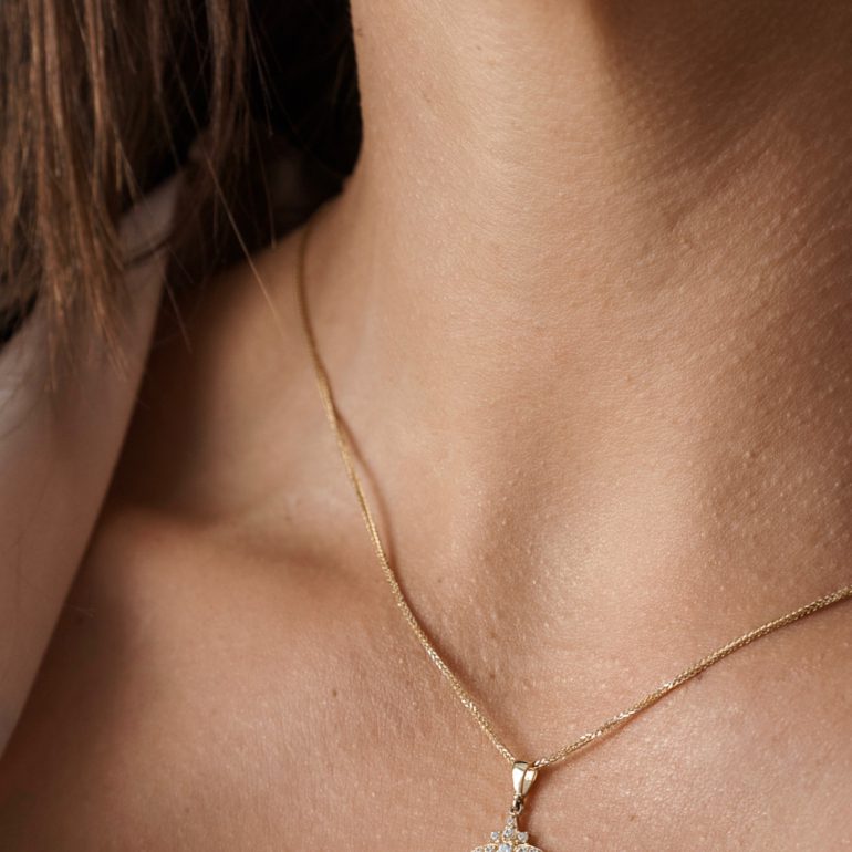 Auksinis pakabukas su cirkoniais - Kelrodė žvaigždė