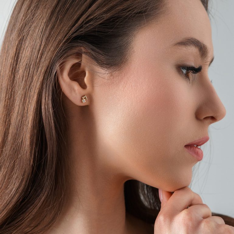 auksiniai auskarai su cirkoniais