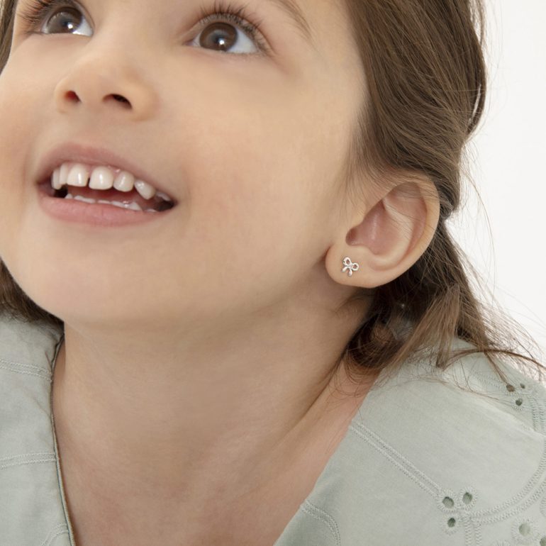 Vaikiški sidabriniai auskarai - kaspinėliai