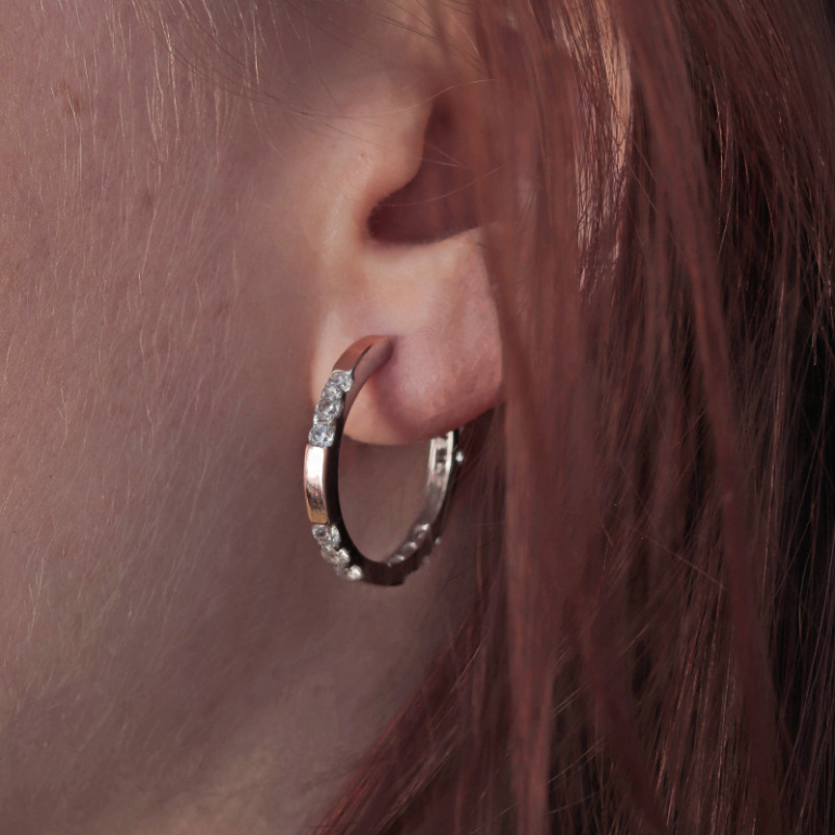 Sidabriniai auskarai rinkutės su auksinėmis plokštelėmis ir cirkoniais