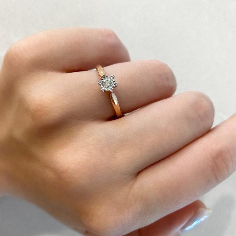 A luxurious 14ct rose gold engagement ring with diamond