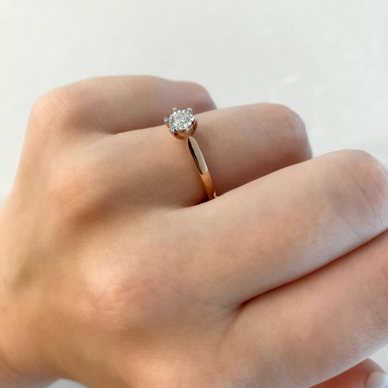 A luxurious 14ct rose gold engagement ring with diamond