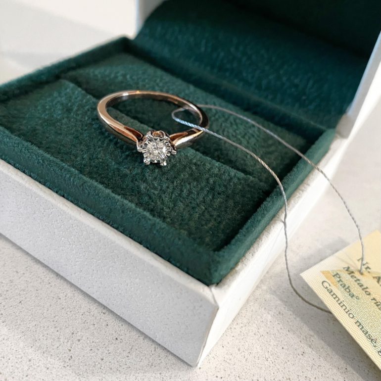 A luxurious 14ct rose gold engagement ring with diamond
