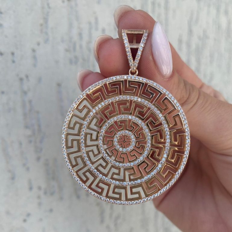 A luxurious and sparky rose gold pendant with cubic zirconia