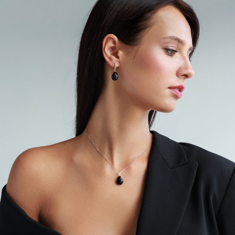 Sterling silver pendant with onyx