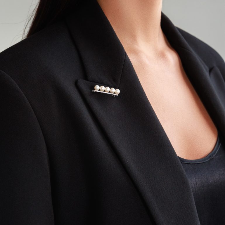 Sterling silver brooch with pearls and cubic zirconia