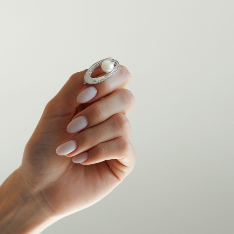 Sterling silver brooch with pearl and cubic zirconia