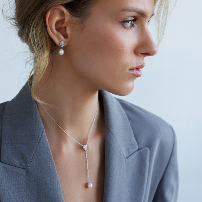 Sterling silver necklace with pearl and cubic zirconia